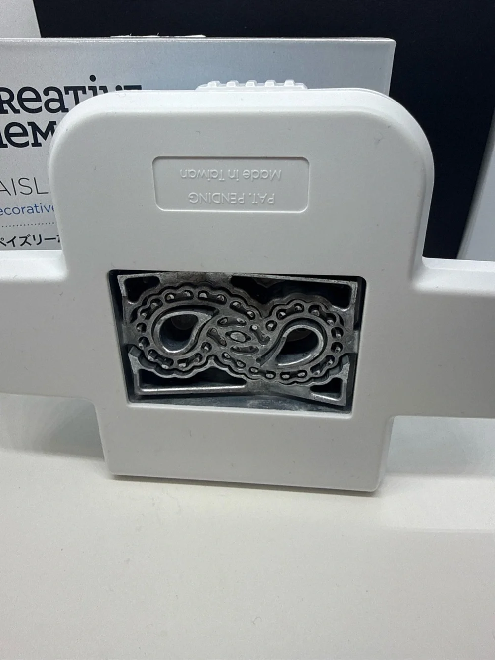 Creative Memories Paisley Decorative Border Punch Brand New
